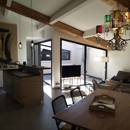 Le Tire Bouchon Apartment *