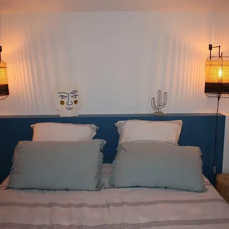 Le Tire Bouchon Apartment *